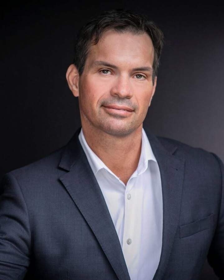 Featured image for “Mind-Bending Fun with Master Hypnotist Rob Young at Club Evans”