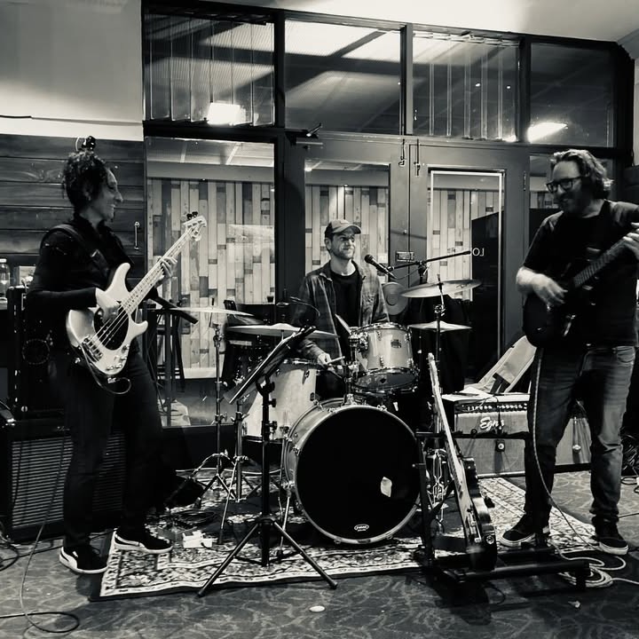 Featured image for “Friday Night Live Tunes: Enjoy Rob Henry at Club Belrose”